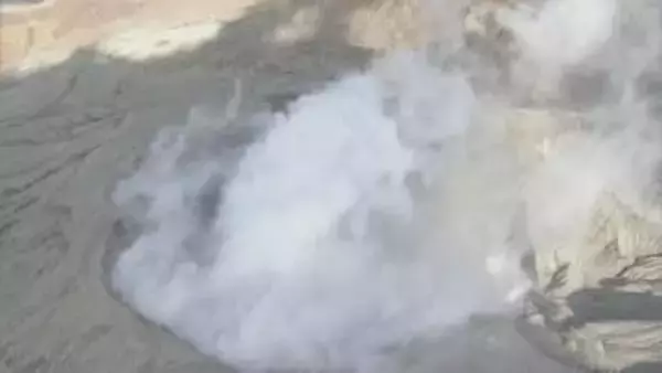 1992年には富士山火口で小型機墜落　活火山火口での航空事故は「極めて稀」なケース　【熊本・阿蘇火口で遊覧ヘリ大破】