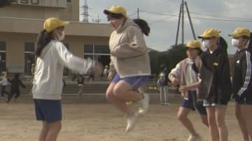 「縄跳び×オンライン」に小学生が熱中！地域の22校が丸ごと縄跳びにハマった訳　熊本県上益城郡