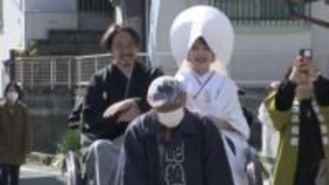 “寺婚カップル”の結婚式  人力車で仏前へ！　「伝統工芸の街・川尻」紋付袴と白無垢が通る　熊本