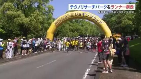 初夏の陽気にジョギングフェア　旬のスイカに「これで走れそう！」