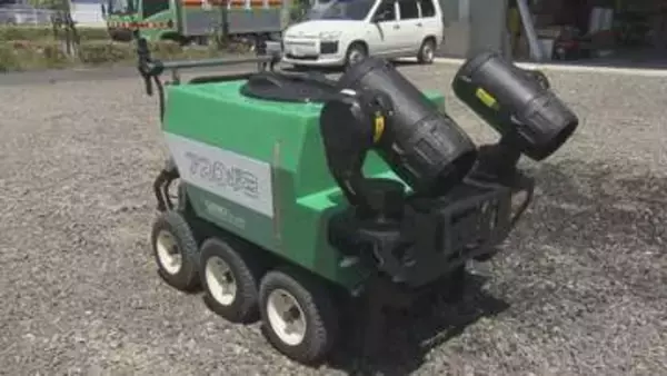 解体現場の安全対策に 塗装会社が無人ロボットを開発、アスベスト封じ込める薬剤散布が遠隔で可能に 愛媛・松山市