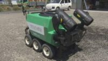 解体現場の安全対策に 塗装会社が無人ロボットを開発、アスベスト封じ込める薬剤散布が遠隔で可能に 愛媛・松山市