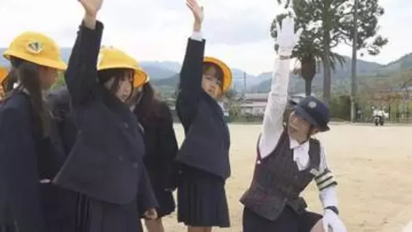 小学生けがの交通事故は去年38件発生、新1年生が横断歩道の渡り方など学ぶ【愛媛】