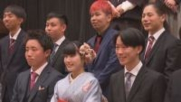 荒天で船が欠航…1日遅れの開催に 愛媛の離島で「はたちの集い」12人が旧友と再会