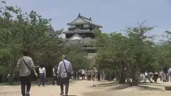 GW後半5連休がスタート　県内は汗ばむ陽気　松山城は大勢の観光客でにぎわう【愛媛】