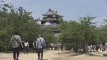 GW後半5連休がスタート　県内は汗ばむ陽気　松山城は大勢の観光客でにぎわう【愛媛】