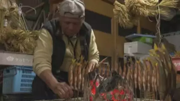 大洲の風物詩 ｢焼き干し鮎｣づくりピーク【愛媛】