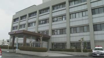 白バイ追跡中のバイクが車と衝突、バイクの少年2人と車運転の20代女性がケガ 愛媛・四国中央市