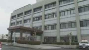 白バイ追跡中のバイクが車と衝突、バイクの少年2人と車運転の20代女性がケガ 愛媛・四国中央市