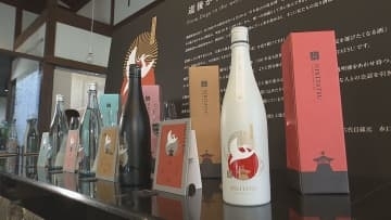 海外に売り込みを 道後・老舗酒蔵の看板商品、白鷺伝説をモチーフにしたデザインに刷新