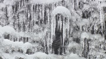 この冬一番の非常に強い寒気…東温市の「白猪の滝」はどうなった？【愛媛】