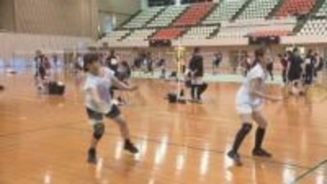 18～71歳が出場 レディースバドミントン大会【愛媛】