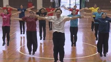 「Choo ChooTrain」ダンスも実演　EXILE・USAさん　愛媛の魅力発信動画制作の高校生にレクチャー