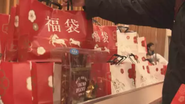 開店前からおよそ4000人が長い列　松山市のデパートで新春恒例の初売り【愛媛】