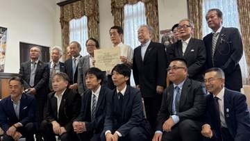 愛媛県知事選 現職の中村氏に約50組織・団体から出馬要請