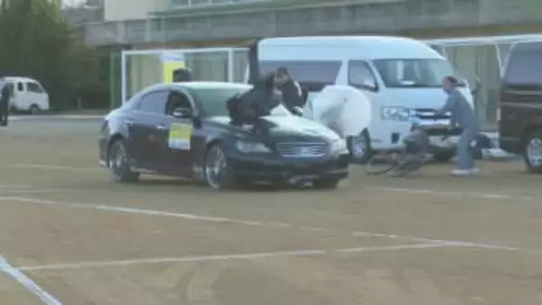 スタントマンが事故を再現　高校生が自転車の安全学ぶ【愛媛】