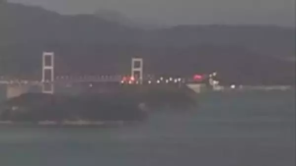 しまなみ海道でマイクロバスがトラックに衝突 車5台が絡む事故で25人搬送