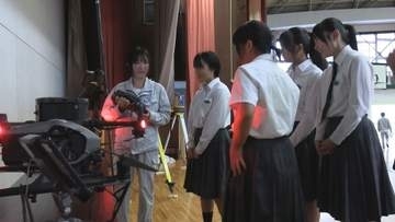 空撮用ドローンの操縦にもチャレンジ　建設業への関心を　宇和島市の中学校で出前講座【愛媛】