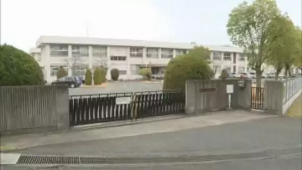 特別支援学校でスクールバスから降りるのが遅い子どもの背中を押す、小突く「不適切行為」 男性職員は“一身上の都合”を理由に退職