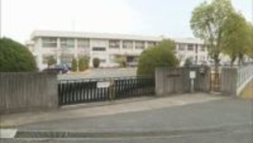 特別支援学校でスクールバスから降りるのが遅い子どもの背中を押す、小突く「不適切行為」 男性職員は“一身上の都合”を理由に退職