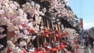 商店街に1万体のひな人形、山里の春を彩る「くままちひなまつり」愛媛・久万高原町
