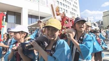 松山秋祭り　市内中心部を子どもみこしがパレード　祭りムード盛り上げ　最終日のあすは各地で勇壮なかき比べや鉢合わせ【愛媛】