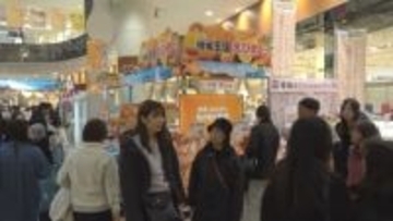 埼玉のイオンで「愛媛フェア」銘菓や海産物など並ぶ、旬のかんきつコーナーは多くの人で賑わい