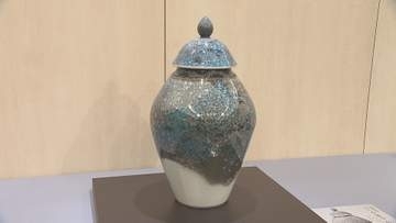 人間国宝・今泉今右衛門さんの作品展、壺や花瓶など70点を展示・販売 愛媛・松山市