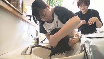 理容業の魅力を知って　夏休み中の子どもたちがシャンプーを体験【愛媛】