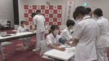 看護の仕事への理解深めて、松山赤十字病院で小学生から高校生が看護の現場を体験