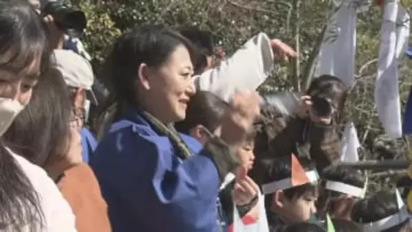 石手寺の「節分祭」で恒例の餅まき 参拝者が一年の幸福願う 愛媛・松山市