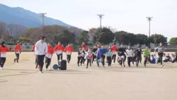 走る楽しさを子どもたちに！　ひめぎん女子陸上部が四国中央市でランニング教室【愛媛】