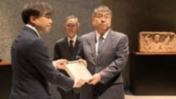 「モダン・ムーブメントの建築」に選ばれたオリエント美術館　受賞記念のプレートが贈られる【岡山】