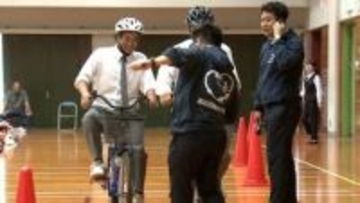 「自転車だとなめていたらだめだな」16歳以上が対象の”青切符”制度　交通安全教室で高校生が「ながらスマホ」の危険性を体験【香川】