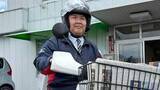 「新聞配達中の男性が未明の山道をさまよう93歳の女性を発見「とっさの判断」で保護…15歳から新聞配達を32年間続ける男性が大切にする思いとは」の画像1
