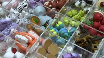 人気の文具やスイーツ約1万点を販売するイベント　会場でしか買うことのできない文具やクッキー缶など　23日まで【岡山】