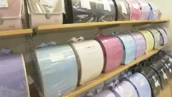 早くも来年に向けランドセル商戦がスタート　百貨店には約100種類が並ぶ売り場が開設　12万円を超える商品も【岡山】