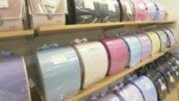 早くも来年に向けランドセル商戦がスタート　百貨店には約100種類が並ぶ売り場が開設　12万円を超える商品も【岡山】