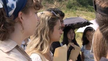 アメリカの大学生らが豊島の産廃不法投棄の現場で学ぶ　豊かな島を取り戻すための住民の闘いから見えたものは【香川】