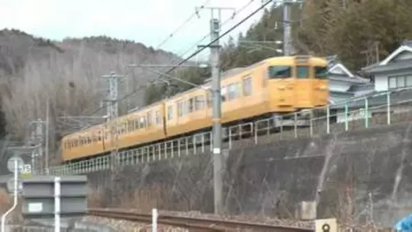 【速報】JR伯備線運転再開　足立駅～神郷駅間の橋げたに車が接触か　新見駅～上石見駅間で運転見合わせ→午後0時42分運転再開【岡山】