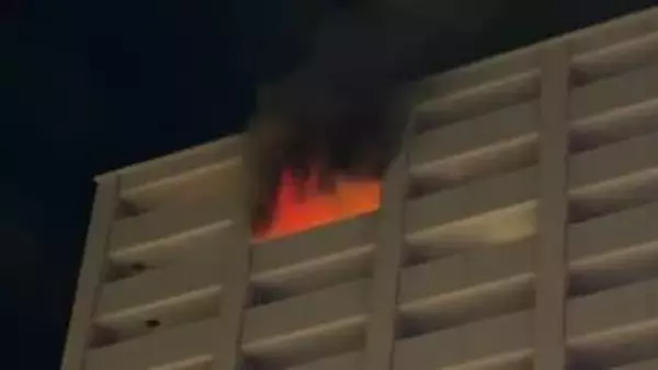 【速報】「マンションの上の方が燃えている」中心市街地のマンション13階で火災　男性が意識不明で救急搬送【岡山】