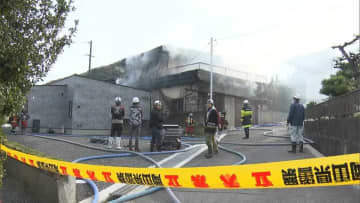 「2階から火が出ている」と通報　岡山市南区植松で民家を全焼する火事　けが人はなし