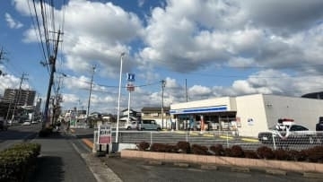 【速報】コンビニの男性店員「路上で高齢女性が倒れている」と発見し通報　岡山市北区北方の県道で高齢とみられる女性が乗用車にはねられる　意識不明の重体模様【岡山】