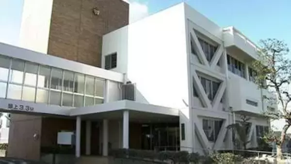 車の運転席に男性が手を入れていたにも関わらず発進、男性にけがをさせた疑い　会社役員の男（61）を逮捕【香川】