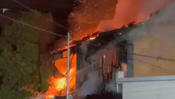 「2階から火が出て燃えている」と住人から通報　大供表町で木造2階建て住宅全焼　男性がやけど【岡山・北区】