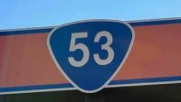 国道53号（下り）で乗用車の自損事故　現場は片側交互通行【岡山・北区】