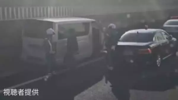 【続報】盗難車がパトカーに追跡され、キャリアカーに追突　盗難車を運転していた男を逮捕　山陽道が一時、通行止め