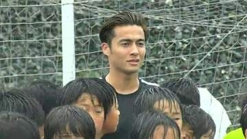 佐野航大選手が地元・岡山でサッカー教室「速さがすごかった」憧れの選手のプレーに小学生も大興奮