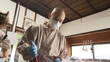 パティシエは副住職　作務衣をまとって生地を混ぜ　日々の勤めの傍らパウンドケーキ専門店を開いた理由とは【岡山】