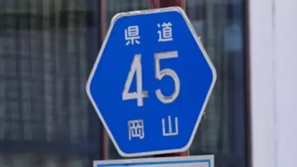 【速報】「ダンプが鉄柱にあたった」ダンプカーの荷台が道路標識に衝突　荷台を上げたまま走行したか【15日午前8時40分現在】
